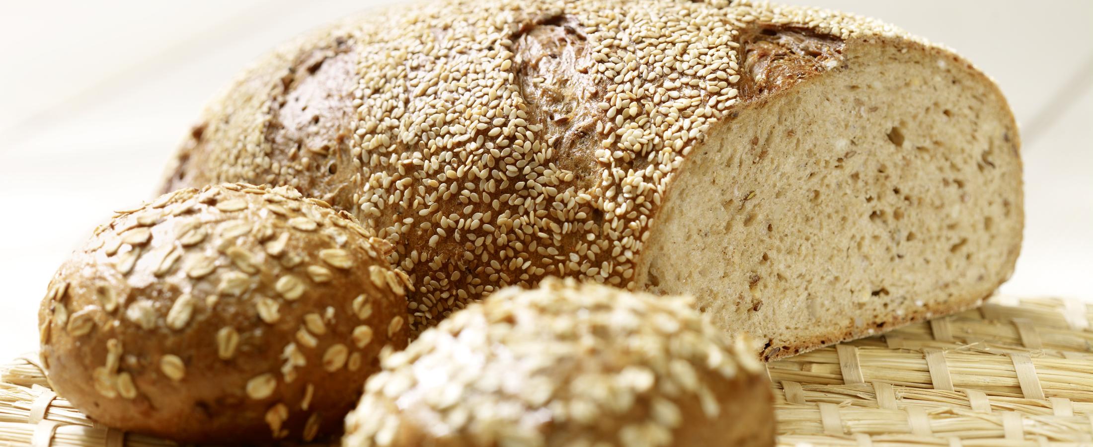 Bread improvers for bread and bread rolls