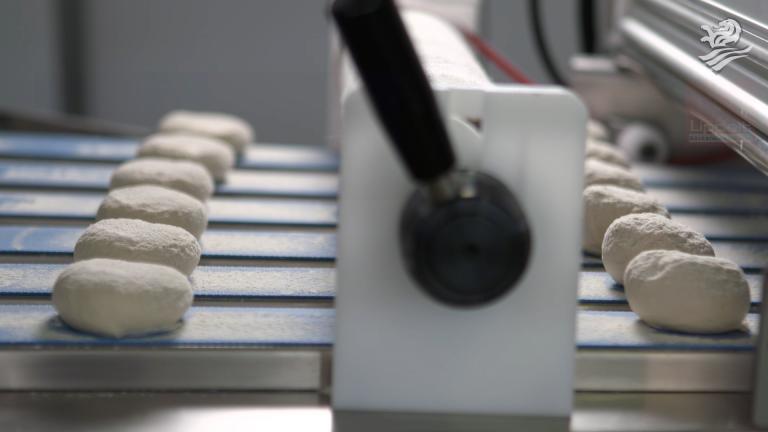bread rolls production